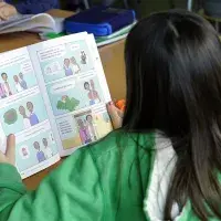 Niña participante en el estudio de una escuela en Barcelona