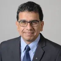 Dr. Adrian V. Hernández, médico peruano-estadounidense.